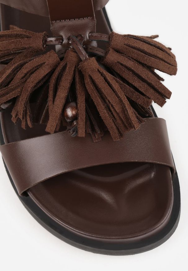 Renee - Ciemnobrązowe Boho Sandały VICES z Ozdobnymi Koralikami i Frędzlami Eluthera. Zapięcie: klamry. Kolor: brązowy. Sezon: lato. Styl: boho