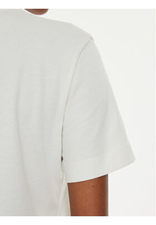 Calvin Klein Jeans T-Shirt Satin Applique J20J223925 Écru Regular Fit. Materiał: bawełna