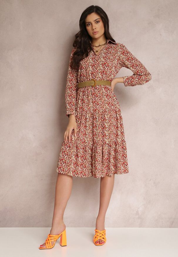 Renee - Czerwona Sukienka Nelo. Kolor: czerwony. Długość rękawa: długi rękaw. Wzór: kwiaty, aplikacja. Długość: midi