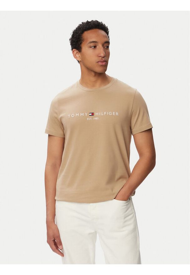 TOMMY HILFIGER - Tommy Hilfiger T-Shirt Logo Tee MW0MW11797 Beżowy Regular Fit. Kolor: beżowy. Materiał: bawełna