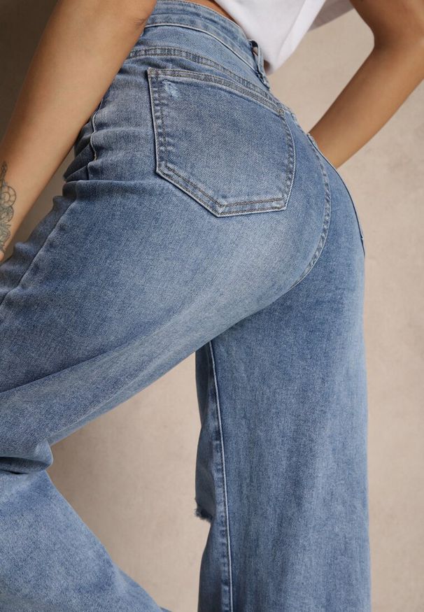 Renee - Niebieskie Jeansy High Waist z Szeroką Nogawką Zdobione Przetarciami Napinea. Stan: podwyższony. Kolor: niebieski. Wzór: aplikacja. Styl: elegancki, vintage