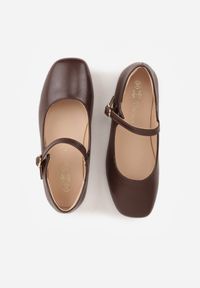 Born2be - Brązowe Eleganckie Balerinki z Paskiem z Klamerką i Kwadratowym Noskiem Brilea. Okazja: na co dzień, na uczelnię. Zapięcie: pasek. Kolor: brązowy. Materiał: jeans. Styl: elegancki #5