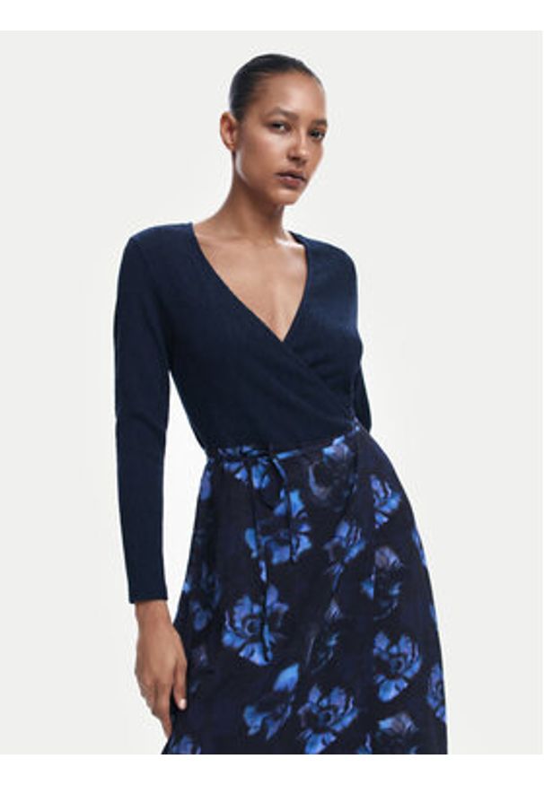 Desigual Sukienka codzienna Filadelfia 24WWVW37 Granatowy Regular Fit. Okazja: na co dzień. Kolor: niebieski. Materiał: syntetyk. Typ sukienki: proste. Styl: casual