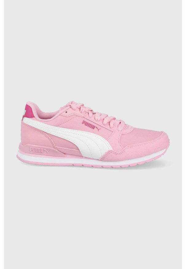 Puma buty dziecięce Runner v3 38490103 kolor różowy. Nosek buta: okrągły. Zapięcie: sznurówki. Kolor: różowy. Materiał: guma