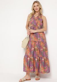 Born2be - Pomarańczowa Taliowana Sukienka w Kwiaty z Gumką w Pasie i Wiązaniem przy Szyi Lusaria. Okazja: na co dzień. Kolor: pomarańczowy. Materiał: skóra. Długość rękawa: bez rękawów. Wzór: kwiaty. Sezon: wiosna, lato. Styl: boho, casual, elegancki #1