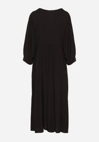 Born2be - Czarna Rozkloszowana Sukienka z Wiskozy z Wiązaniem przy Dekolcie Tilania. Okazja: na co dzień. Kolor: czarny. Materiał: wiskoza. Styl: casual #6