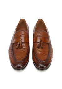 Wittchen - Męskie mokasyny skórzane z plecionką i chwostami brązowe. Kolor: brązowy. Materiał: skóra. Wzór: aplikacja. Sezon: lato. Obcas: na obcasie. Styl: elegancki. Wysokość obcasa: średni #4