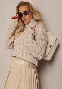 Renee - Beżowy Golf z Długim Rękawem w Ozdobny Splot Ciarul. Typ kołnierza: golf. Kolor: beżowy. Materiał: dzianina. Długość rękawa: długi rękaw. Długość: długie. Wzór: ze splotem #3