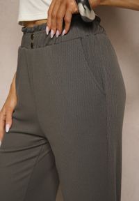 Renee - Ciemnoszare Spodnie High Waist o Fasonie Paper Bag z Gumką w Talii Lunalitia. Okazja: na co dzień. Stan: podwyższony. Kolor: szary. Wzór: aplikacja. Styl: elegancki, casual #4