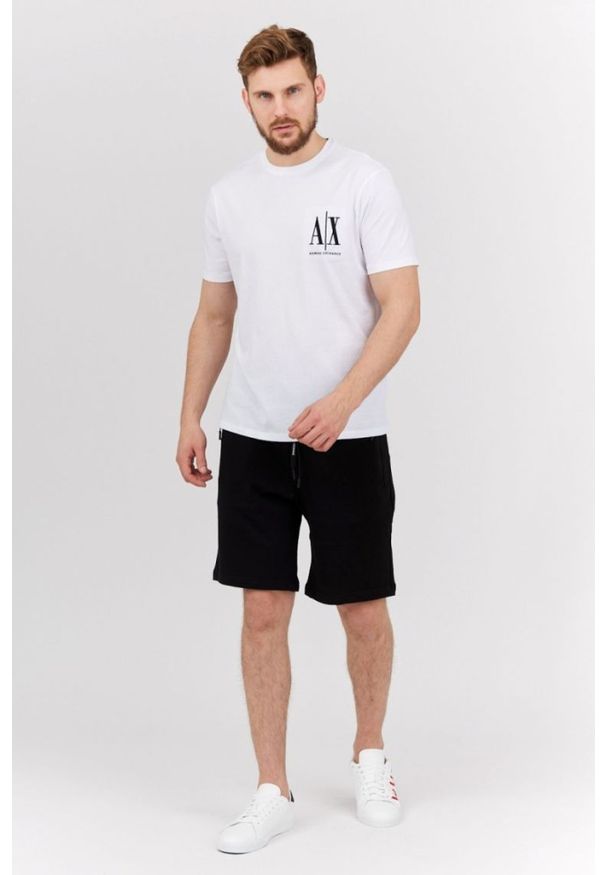 Armani Exchange - ARMANI EXCHANGE Biały t-shirt męski z wyszywanym logo. Kolor: biały. Materiał: prążkowany