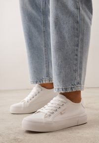 Born2be - Białe Trampki VICES Ozdobione Napisem Riovanne. Okazja: na co dzień. Kolor: biały. Wzór: aplikacja, napisy. Styl: casual, elegancki, klasyczny #8