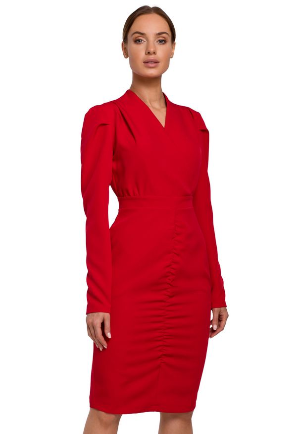 Sukienki.shop - Sukienka elegancka kopertowa sukienka midi z marszczeniami czerwona. Okazja: do pracy. Kolor: czerwony. Typ sukienki: kopertowe. Styl: elegancki. Długość: midi