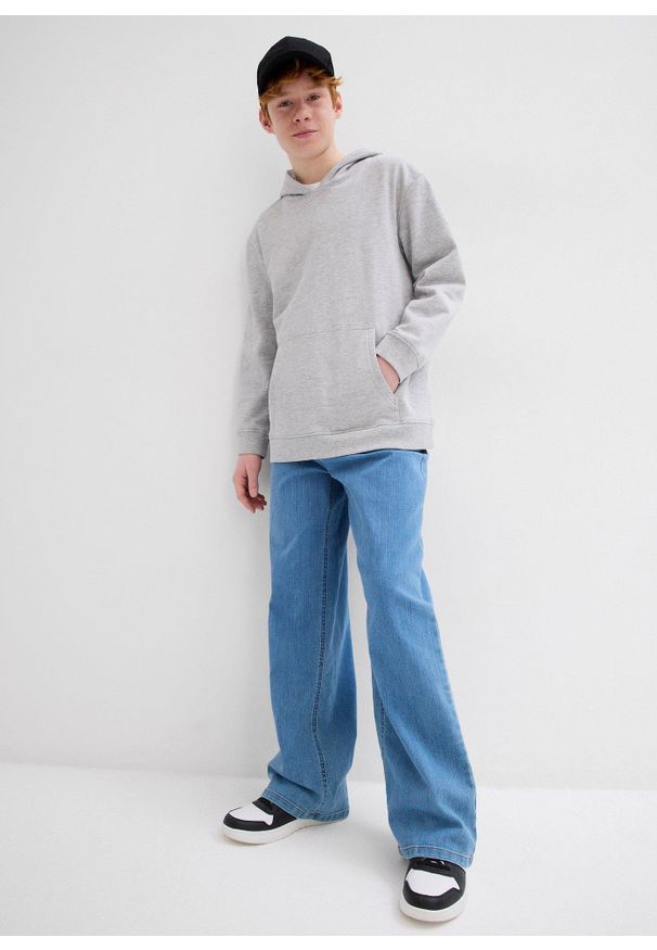 bonprix - Dżinsy ze stretchem extra Loose Fit Straight. Kolor: niebieski