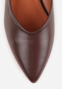 Renee - Brązowe Czółenka Vices ze Skórzaną Wkładką na Niskim Obcasie ze Zdobieniem Dakene. Nosek buta: szpiczasty. Kolor: brązowy. Materiał: skóra. Wzór: aplikacja. Obcas: na obcasie. Styl: elegancki. Wysokość obcasa: niski #2