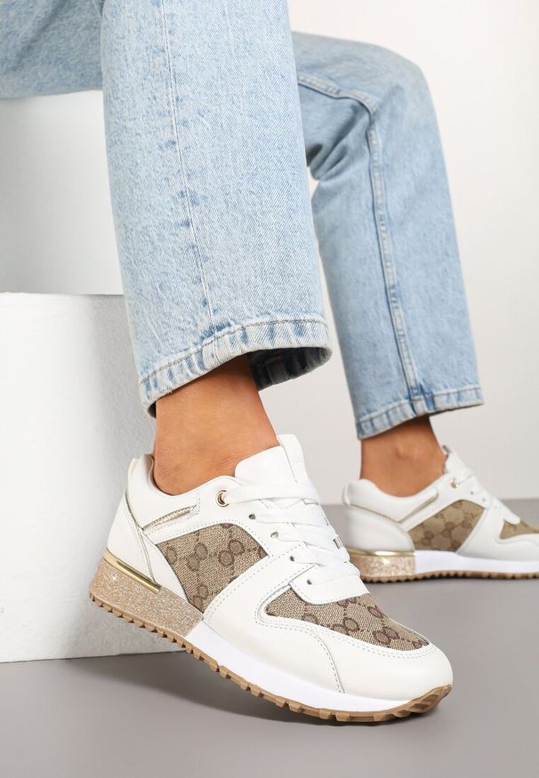 Renee - Biało-Brązowe Sneakersy Ozdobione Metaliczną Aplikacją i Przeszyciami Soltia. Kolor: biały. Wzór: aplikacja