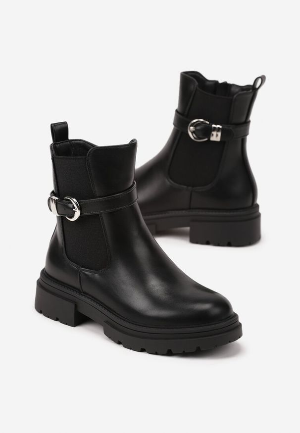 Born2be - Czarne Botki Typu Sztyblety Ozdobione Klamrą Rallavie. Zapięcie: klamry. Kolor: czarny. Materiał: jeans. Wzór: aplikacja. Sezon: zima. Styl: elegancki