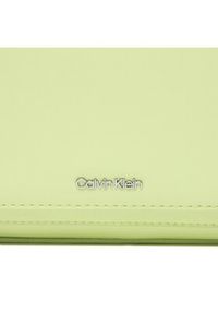Calvin Klein Torebka Must Crossbody K60K610444 Zielony. Kolor: zielony. Materiał: skórzane