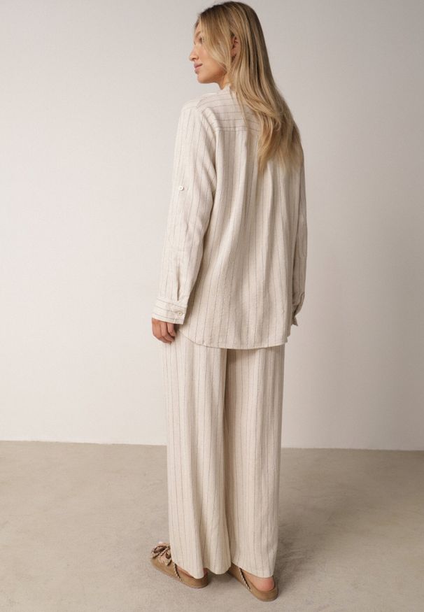 Born2be - Jasnobeżowy Wiskozowo-Lniany Komplet w Paski Koszula i Szerokie Spodnie Terasea. Kolor: beżowy. Materiał: wiskoza, len. Wzór: paski