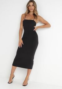 Born2be - Czarna Sukienka Matthias. Kolor: czarny. Materiał: dzianina. Długość rękawa: na ramiączkach. Wzór: gładki. Typ sukienki: kopertowe. Styl: wizytowy, klasyczny, elegancki. Długość: midi #6