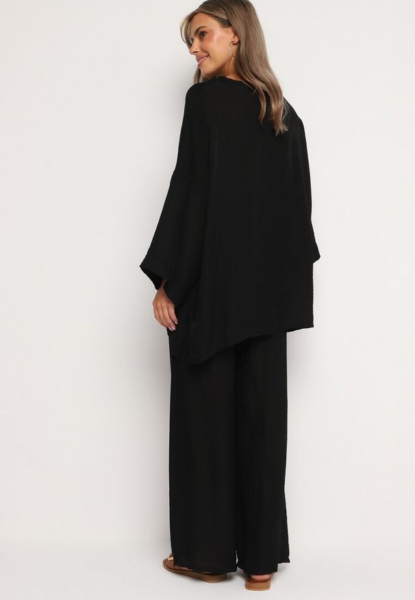 Born2be - Czarny Wiskozowy Komplet Szerokie Spodnie z Gumką w Talii Góra o Kroju Nietoperza Odrina. Kolor: czarny. Materiał: wiskoza