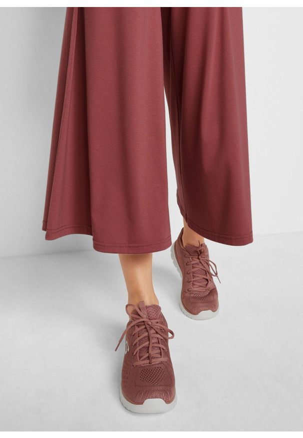 bonprix - Wygodne spodnie culotte z szeroką nogawką. Kolor: fioletowy. Materiał: materiał. Styl: klasyczny, sportowy