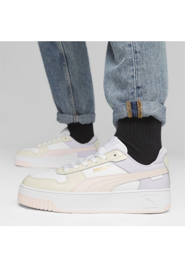 Buty do chodzenia damskie Puma Carina Street. Kolor: wielokolorowy, biały, różowy. Sport: turystyka piesza