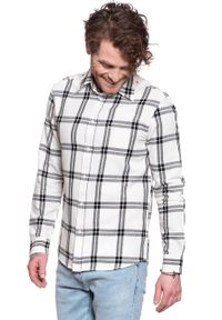 Wrangler - KOSZULA MĘSKA W KRATĘ WRANGLER LS 1 PKT SHIRT OFF WHITE W5A1T2737. Kolor: biały #9