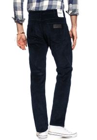 Wrangler - WRANGLER SPODNIE MĘSKIE GREENSBORO DARK NAVY W15QA2XAE 112126849. Materiał: sztruks #4