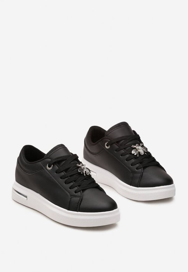 Renee - Czarne Sneakersy na Płaskiej Podeszwie z Imitacji Skóry z Broszką Unattia. Okazja: na co dzień, do pracy. Kolor: czarny. Materiał: skóra. Obcas: na płaskiej podeszwie