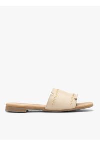 Ryłko - Kremowe skórzane klapki damskie. Kolor: beżowy. Materiał: skóra. Obcas: na płaskiej podeszwie. Styl: street, elegancki #1