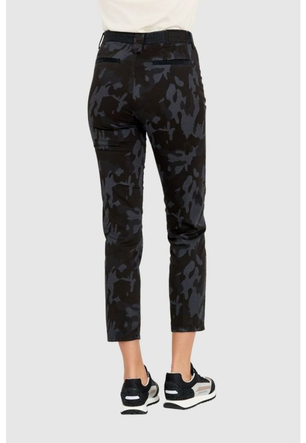 Aeronautica Militare - AERONAUTICA MILITARE Spodnie chinosy damskie w czarne moro, Rozmiar 38 IT - 34 EU. Kolor: czarny. Materiał: bawełna. Wzór: moro