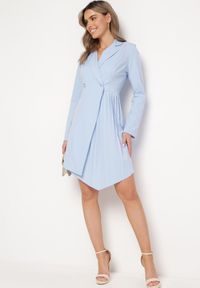Born2be - Jasnoniebieska Rozkloszowana Sukienka Mini z Kopertową Górą i Plisami na Dole Lontasa. Kolor: niebieski. Typ sukienki: kopertowe. Styl: elegancki. Długość: mini #7