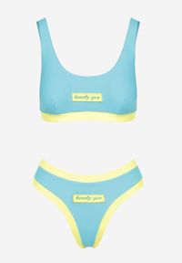 Born2be - Niebieskie Bikini Usztywniony Biustonosz w Sportowym Stylu Wycięty Dół z Naszywką Bethmarie. Kolor: niebieski. Wzór: aplikacja