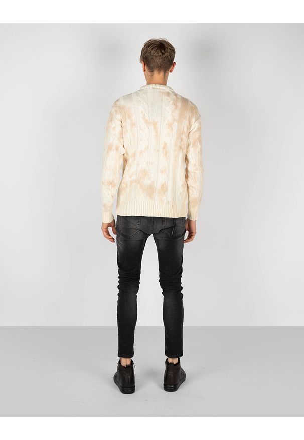 Takeshy Kurosawa Sweter | 83063 | Maglia Treccia Sfumata | Mężczyzna | Kremowy. Okazja: na co dzień. Kolor: kremowy. Materiał: poliamid, bawełna, wełna. Wzór: aplikacja, ze splotem. Styl: casual