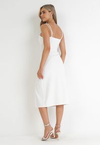 Born2be - Biała Sukienka na Ramiączkach z Rozcięciem Sophiya. Kolor: biały. Materiał: tkanina. Długość rękawa: na ramiączkach. Wzór: aplikacja, gładki. Długość: midi #2