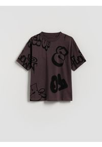 Reserved - Bawełniany t-shirt z nadrukiem - fioletowy. Kolor: fioletowy. Materiał: bawełna. Wzór: nadruk