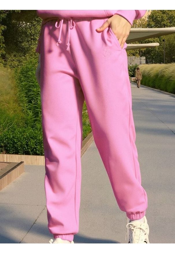 Sinsay - Spodnie jogger - różowy. Kolor: różowy