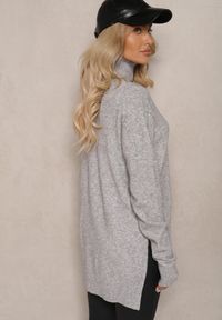 Renee - Szary Asymetryczny Golf o Klasycznym Kroju z Długim Rękawem Serattia. Okazja: na co dzień. Typ kołnierza: golf. Kolor: szary. Materiał: jeans. Długość rękawa: długi rękaw. Długość: długie. Styl: klasyczny