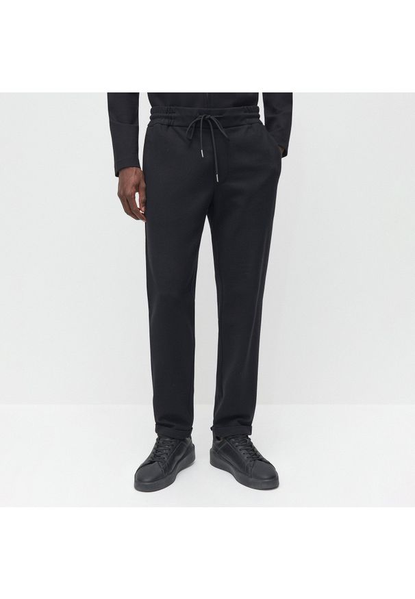Reserved - Spodnie dresowe - Czarny. Kolor: czarny. Materiał: dresówka
