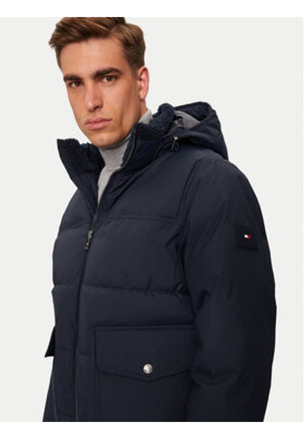 TOMMY HILFIGER - Tommy Hilfiger Kurtka zimowa Rockie MW0MW37125 Granatowy Regular Fit. Kolor: niebieski. Materiał: syntetyk. Sezon: zima