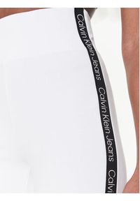 Calvin Klein Jeans Szorty sportowe J20J220683 Biały Slim Fit. Kolor: biały. Materiał: syntetyk, wiskoza
