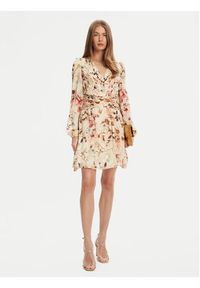 Guess Sukienka koktajlowa W5YK20 WDW82 Beżowy Regular Fit. Kolor: beżowy. Materiał: syntetyk. Styl: wizytowy #4