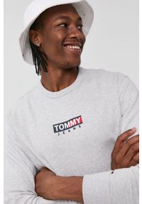 Tommy Jeans - Bluza bawełniana. Okazja: na co dzień. Kolor: szary. Materiał: bawełna. Wzór: nadruk. Styl: casual