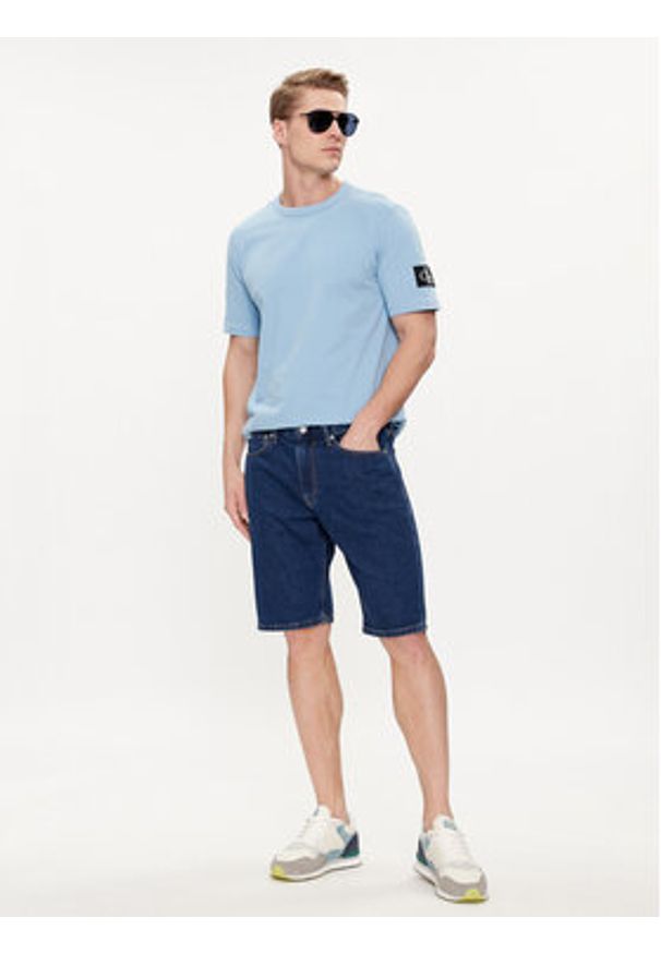 Calvin Klein Jeans Szorty jeansowe J30J324870 Niebieski Regular Fit. Kolor: niebieski. Materiał: bawełna