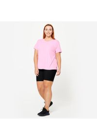 DOMYOS - Koszulka fitness damska Domyos Puls Size krótki rękaw. Kolor: różowy. Materiał: materiał, poliester, elastan. Długość rękawa: krótki rękaw. Długość: krótkie. Sport: fitness