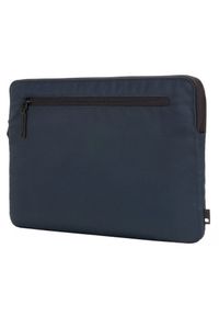 Incase Compact Sleeve in Flight Nylon MacBook Pro 14" (2021) granatowy. Kolor: niebieski. Materiał: nylon