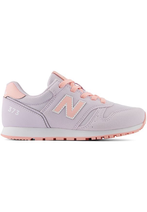 Buty dziecięce New Balance YC373AN2 – fioletowe. Okazja: na uczelnię. Kolor: fioletowy. Materiał: materiał, syntetyk, guma. Szerokość cholewki: normalna. Wzór: kolorowy. Model: New Balance 373