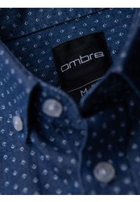 Ombre Clothing - Wzorzysta męska koszula z cienkiego jeansu z kieszonką – niebieska V2 - Rozmiar: XL. Okazja: na co dzień. Kolor: niebieski. Materiał: jeans. Wzór: gładki. Styl: klasyczny, casual #4