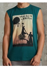 Sinsay - Tank top z motywem koszykówki - zielony. Kolor: zielony