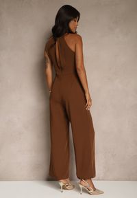 Renee - Brązowy Kombinezon Wide Leg z Ozdobnym Wiązaniem przy Szyi Silelia. Okazja: na co dzień. Kolor: brązowy. Długość rękawa: bez rękawów. Styl: klasyczny, elegancki, casual